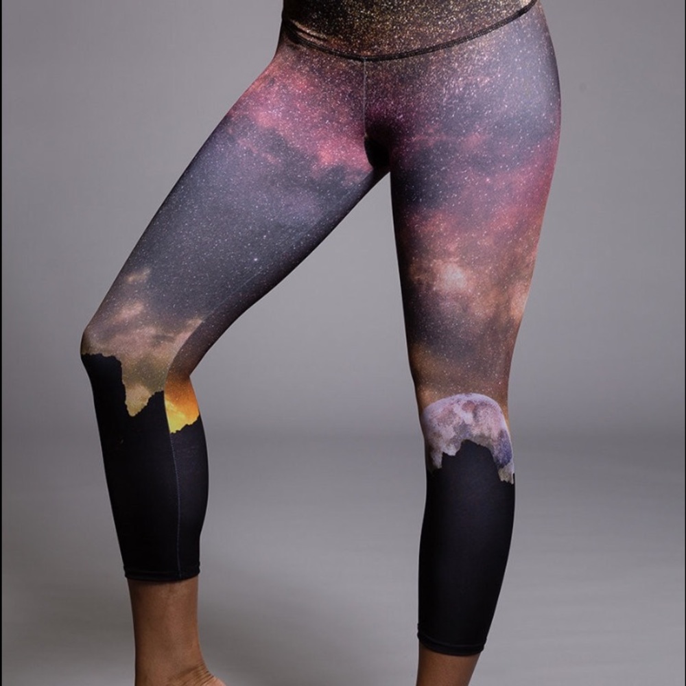 Onzie "Night Falls" Sprinter Crop Leggings SZ XS